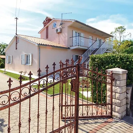 Holiday home Lovely In With Kitchen *