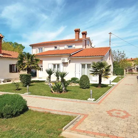 Lovely In With Kitchen Holiday home *