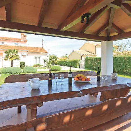 Lovely In With Kitchen Holiday home *