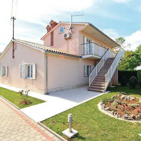 Lovely In With Kitchen Holiday home *