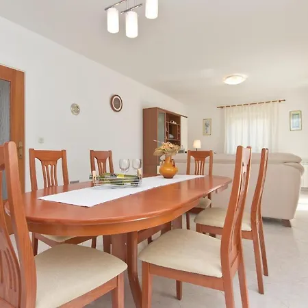 Lovely In With Kitchen Holiday home *
