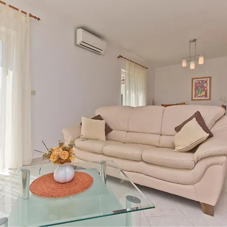 Lovely In With Kitchen Holiday home *